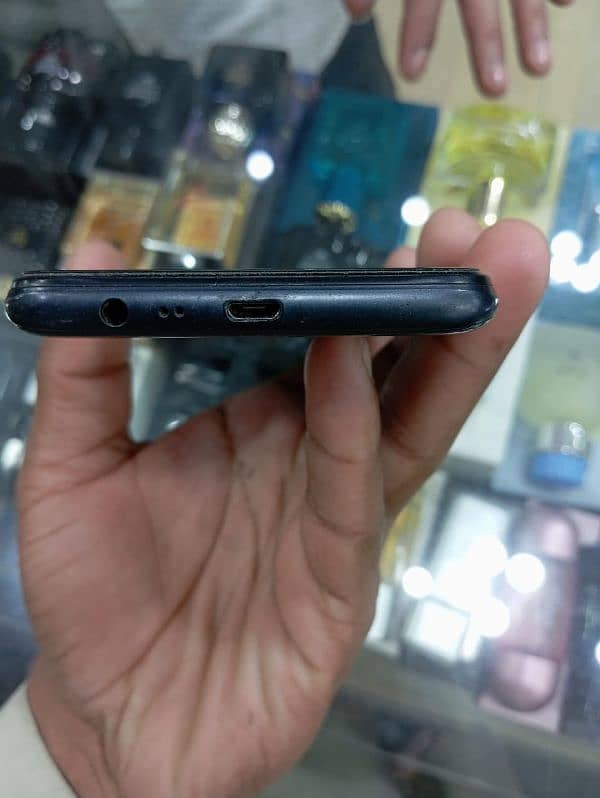 Realme C21y 4gb 64gb all ok ha box nhi ha 5