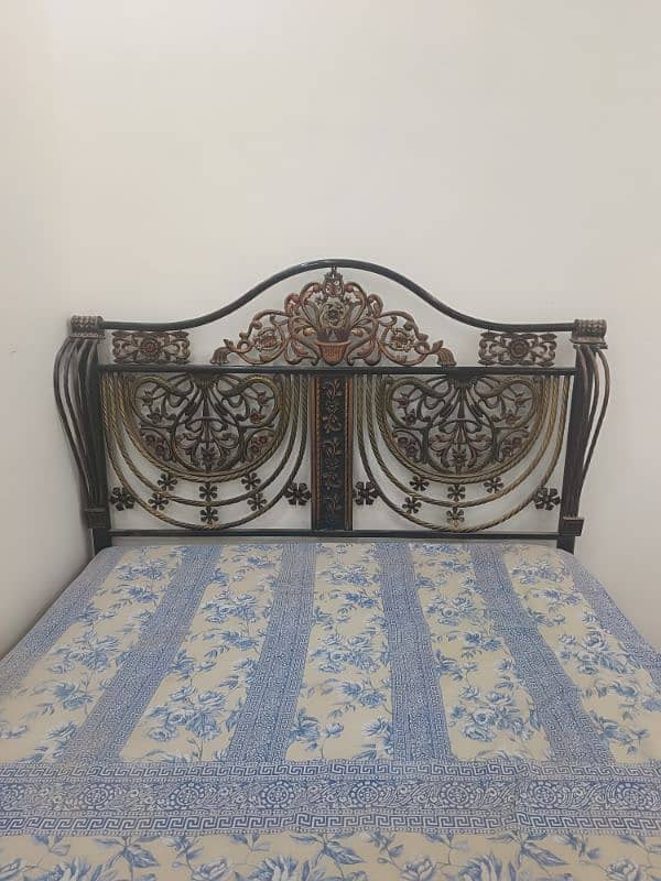 Strong heavy Iron bed  size 5*6 with 8'' commander mattress . 0