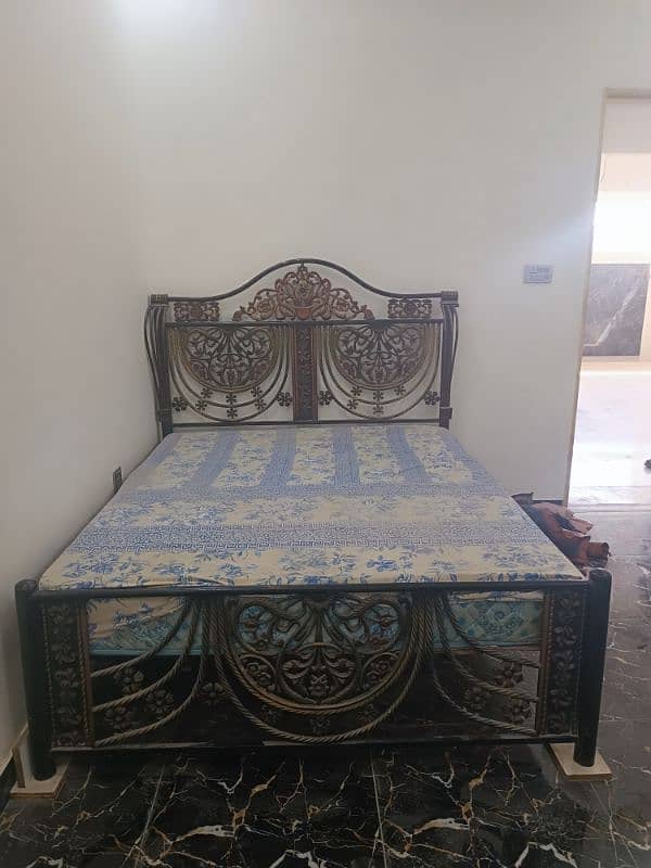 Strong heavy Iron bed  size 5*6 with 8'' commander mattress . 1