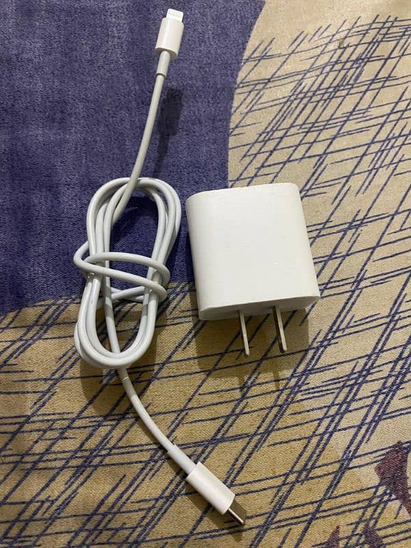 apple 20 watt original c-type charger of 14 pro max 0