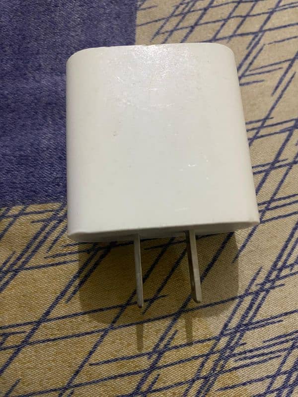 apple 20 watt original c-type charger of 14 pro max 3