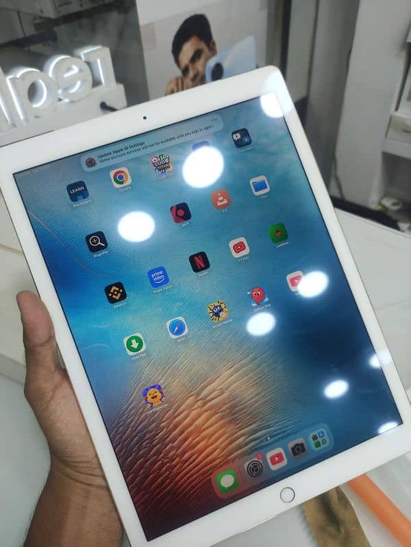 Apple iPad Pro 12.9 (2015) 0