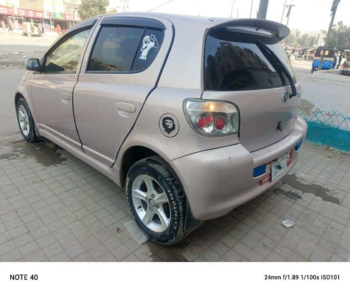 Toyota Vitz 2000 4