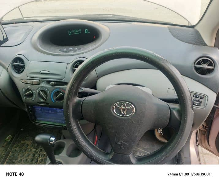 Toyota Vitz 2000 7