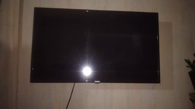 Haier LCD lush condtion 10 /10 2