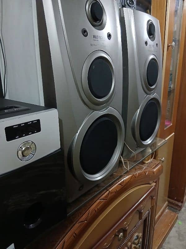 multi Teck Speakers With baser Complete Set For Sale Lush Condition. 3