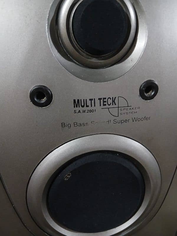 multi Teck Speakers With baser Complete Set For Sale Lush Condition. 5