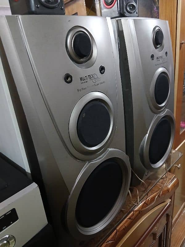 multi Teck Speakers With baser Complete Set For Sale Lush Condition. 6