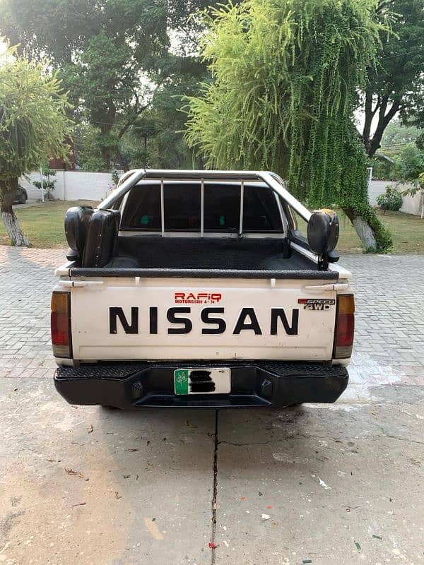 Nissan Navara 1991 13