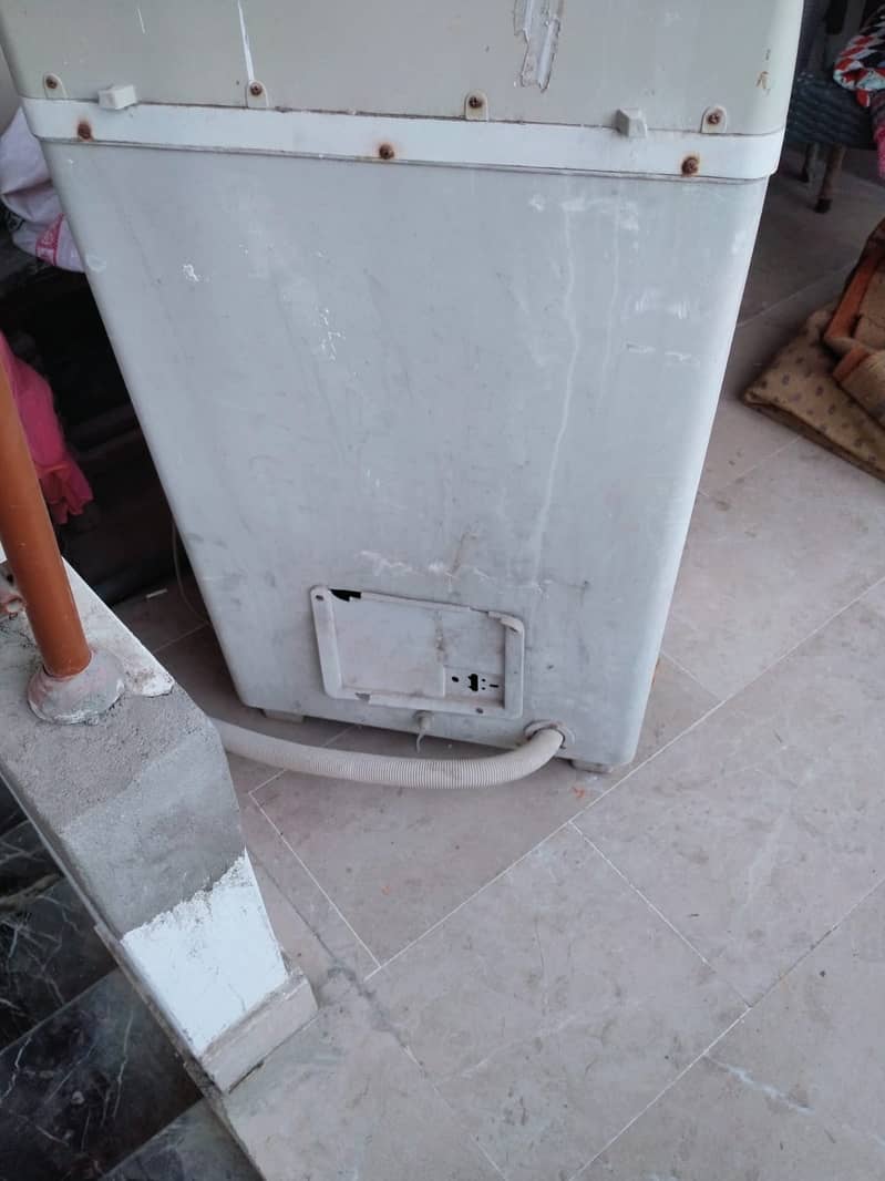 Toyo washing Machine want sale urgent 10