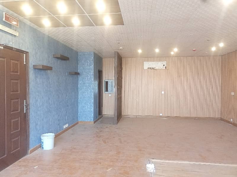 04 MARLA COMMERCIAL FLOOR WITH LIFT AVAILABLE 0