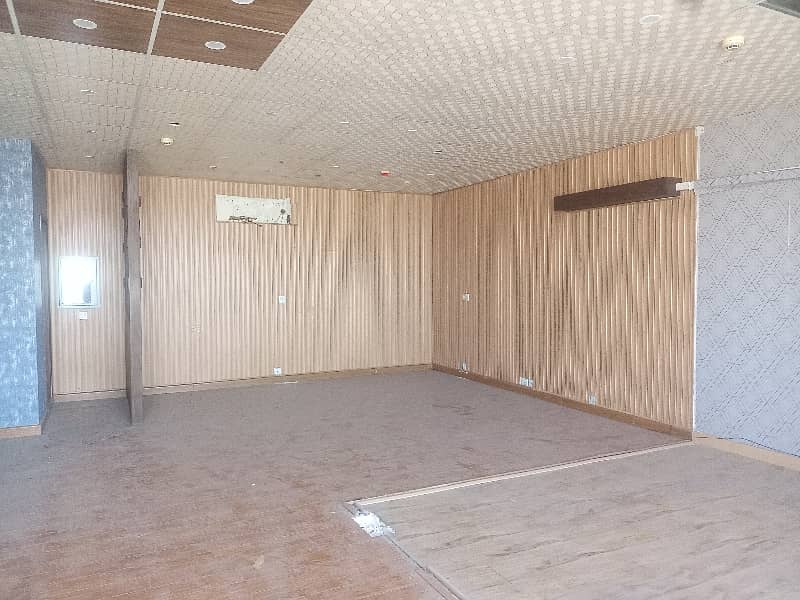 04 MARLA COMMERCIAL FLOOR WITH LIFT AVAILABLE 6