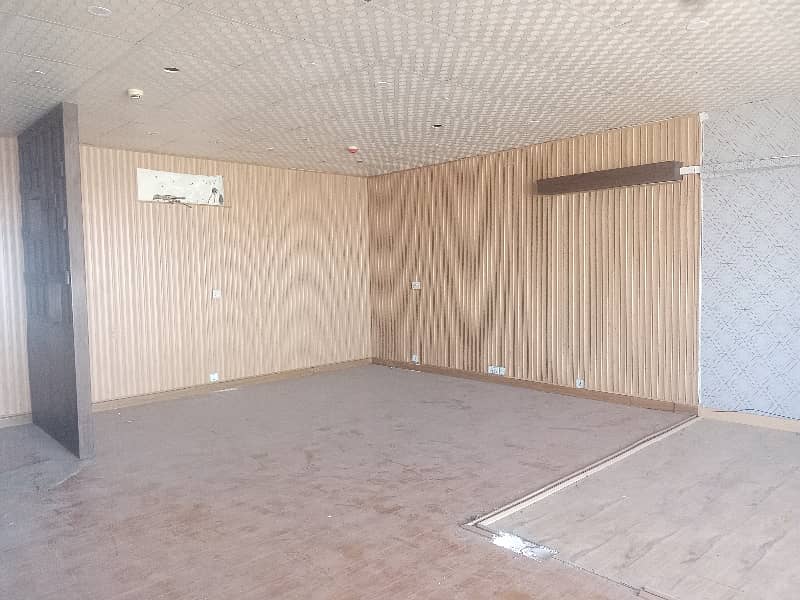 04 MARLA COMMERCIAL FLOOR WITH LIFT AVAILABLE 10