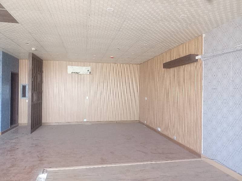 04 MARLA COMMERCIAL FLOOR WITH LIFT AVAILABLE 18