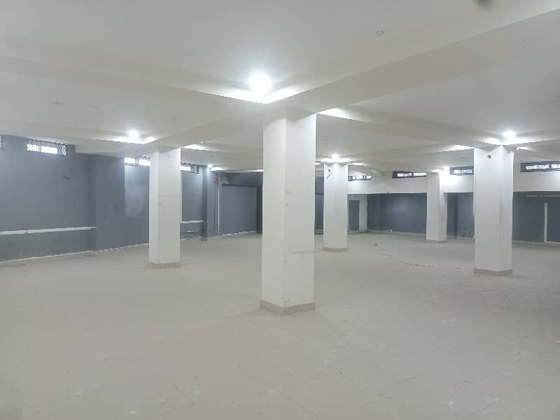 18 MARLA COMMERCIAL FLOOR WITH LIFT 7