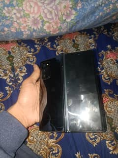 Exchange Samsung galaxy z fold 2 , 12/256 inner screen not working