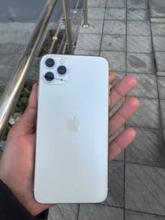 IPhone 11 pro max 256 gb non Factory unlock 10/10