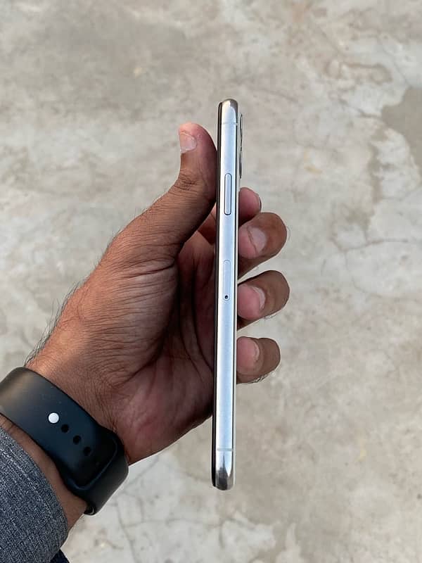 iPhone 11 Pro Max 5