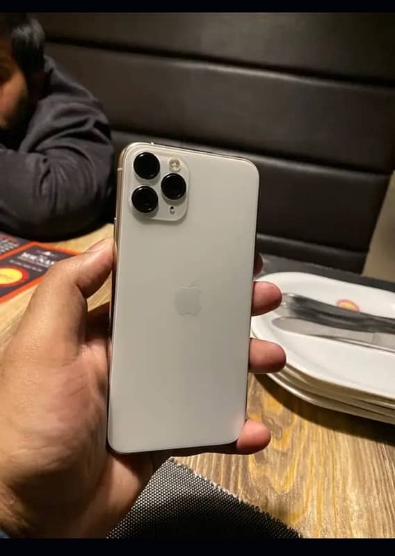 IPhone 11pro Golden 0