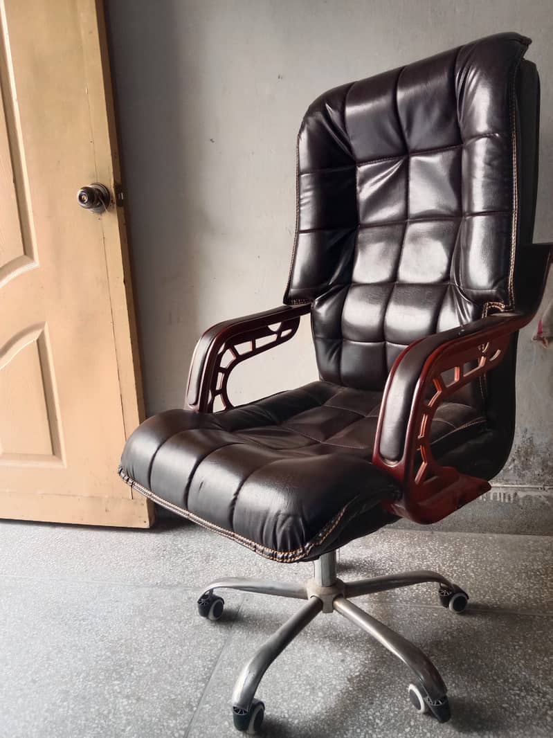 Boss Chair office Chair luxury and comfortable 1