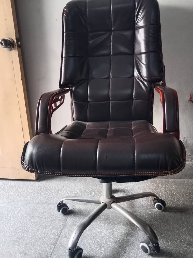 Boss Chair office Chair luxury and comfortable 3