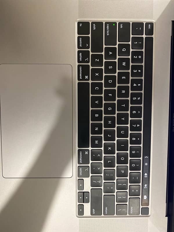 Macbook Pro 16 inch 2019 16/512GB 1