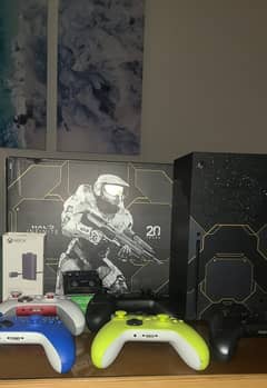 Xbox Series X 20th Anniv. Halo Edition + 5 Controllers + Charging dock