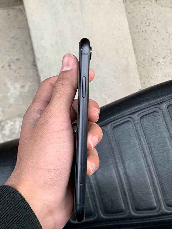 IPHONE XR 4