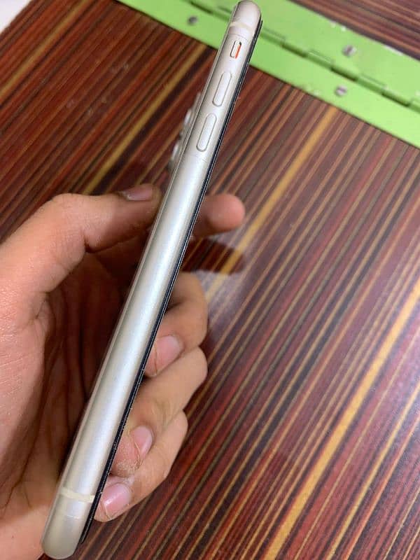 iPhone 11 ( 128 GB ) Condition Like New 1