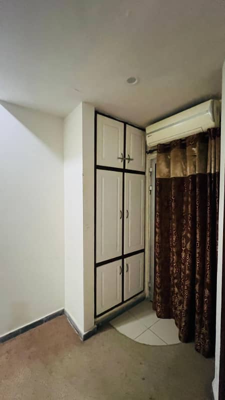 Two bedroom apartment available for Rent 3 extra store gas available 5