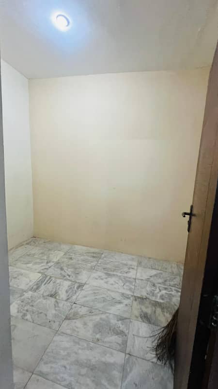 Two bedroom apartment available for Rent 3 extra store gas available 7