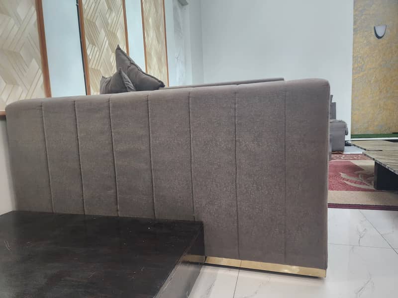 7 seater sofa in excellent condition 5