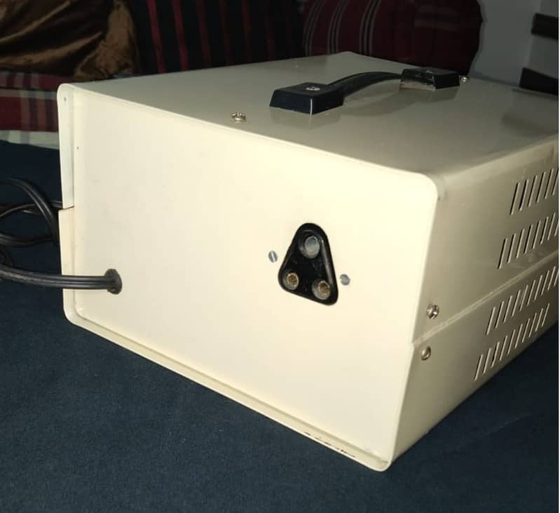 AGS 3500 Watts Automatic Voltage Stabilizer in Good Condition 1