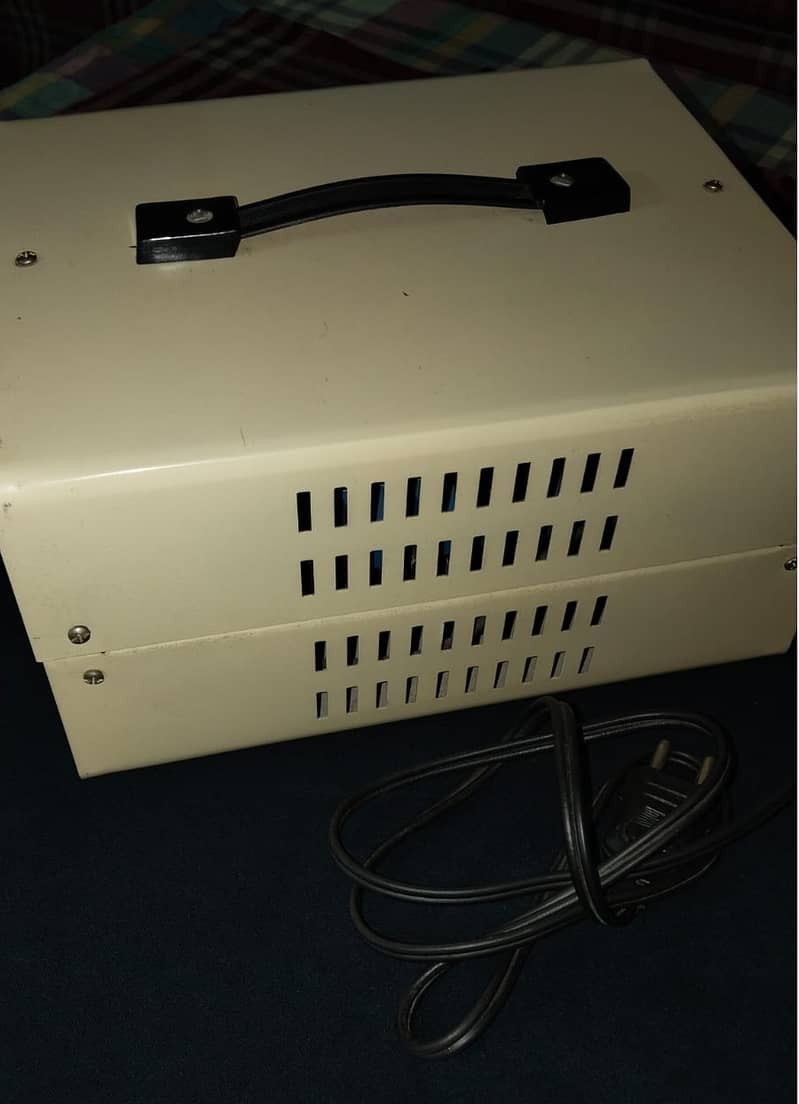 AGS 3500 Watts Automatic Voltage Stabilizer in Good Condition 2