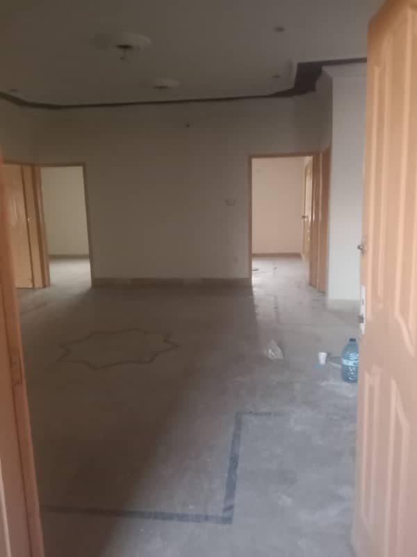 400 yard portion 3bed dd 1st floor city villas near memon hospital & university road 8