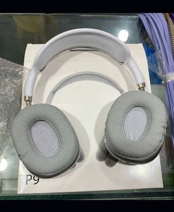 P9 headphone 1