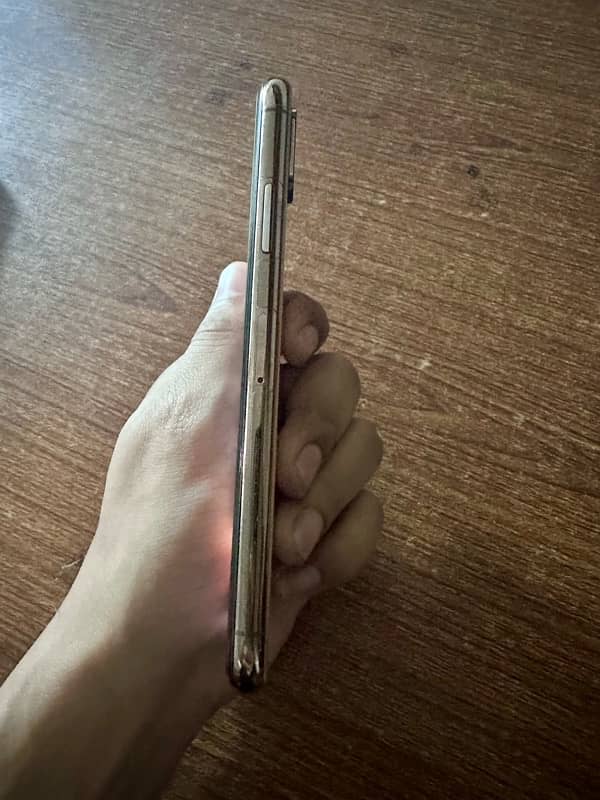 iPhone Xs 64gb PTA APPROVED 1