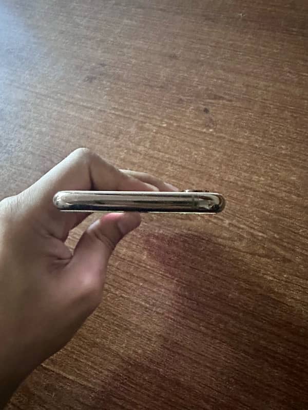 iPhone Xs 64gb PTA APPROVED 3