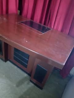 office table in new condition