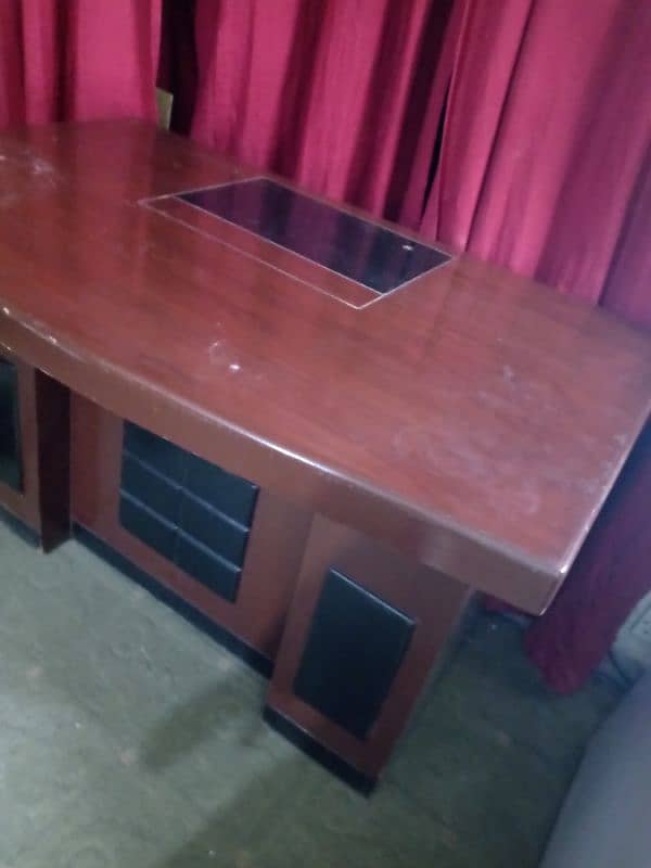 office table in new condition 0