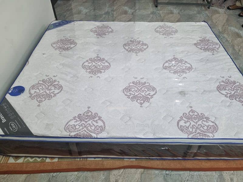 Mattress (urgent Sale) 4