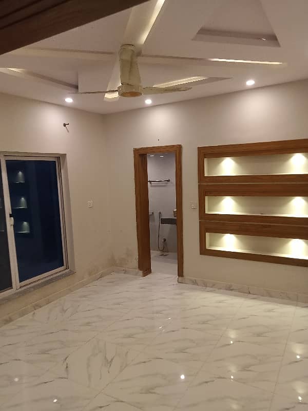 Rawalpindi Bahria Town phase8 7 Marla beautiful house for rent 3