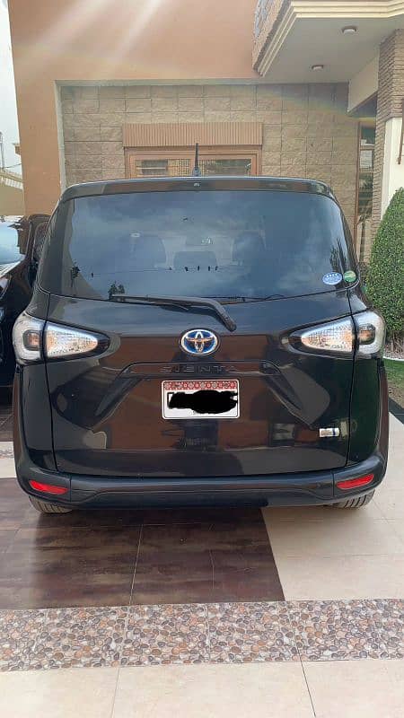 Toyota Sienta 2016 model and 2021 Registered 2