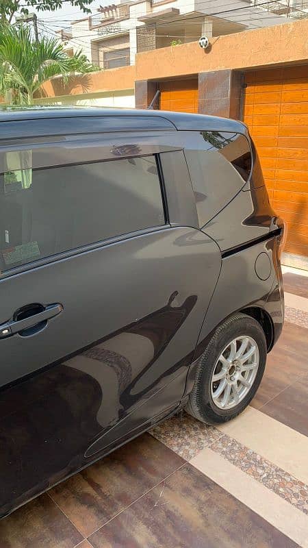 Toyota Sienta 2016 model and 2021 Registered 3