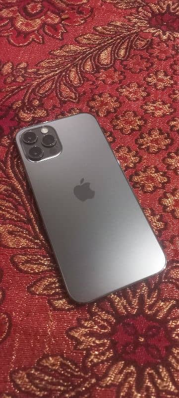 iphone 12 pro ,icloud locked hai, 128 gb hai, waterpack, airtight hai, 7