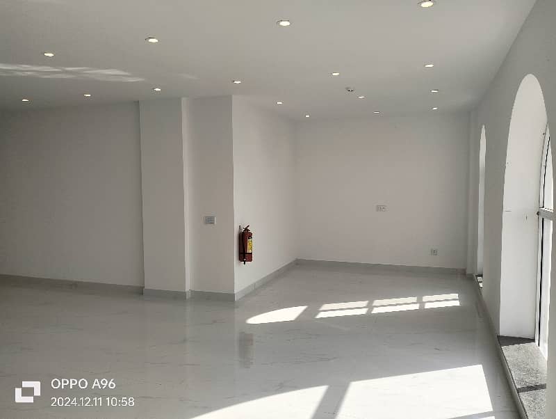 08 MARLA OFFICE FIRST FLOOR BRAND NEW PLAZA WITH ELEVATOR 2