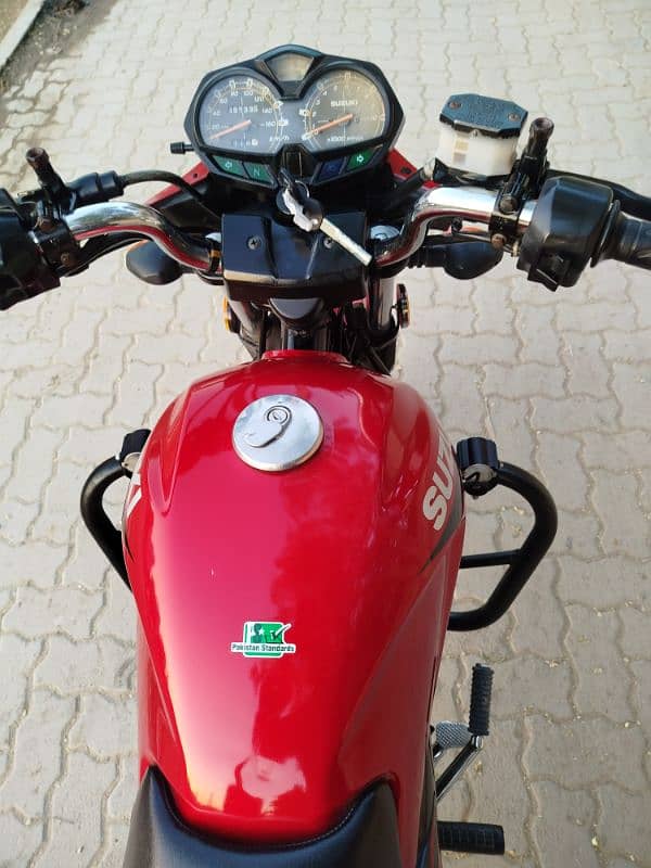 Suzuki GR 150 2021 (RED MINT) 4