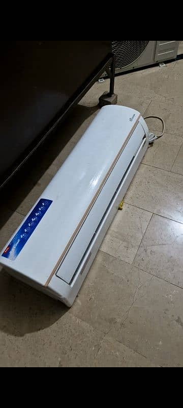 Urgent sell my DC inverter ac . 0