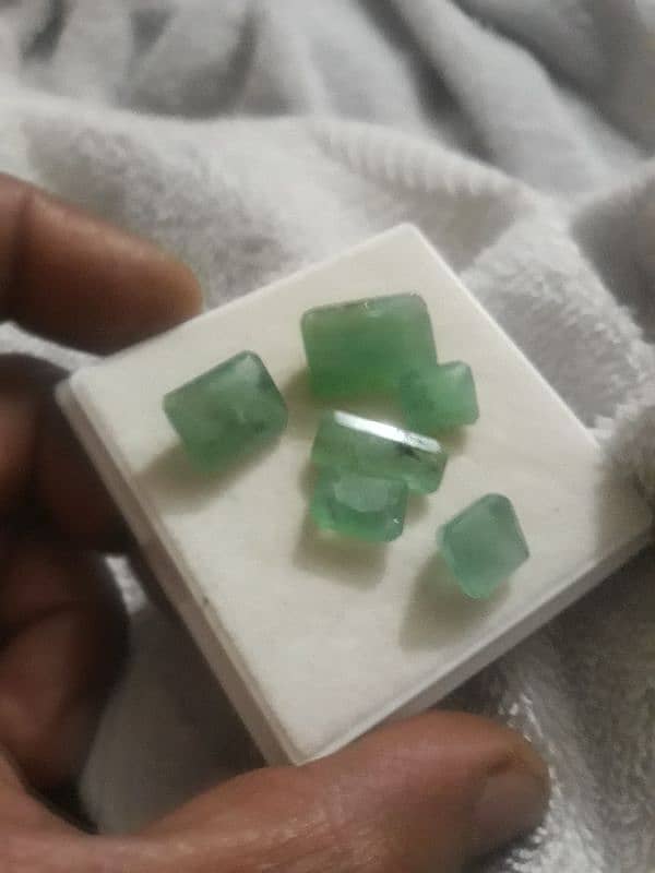 gemstone Emerald natural beautiful colour carat600 2