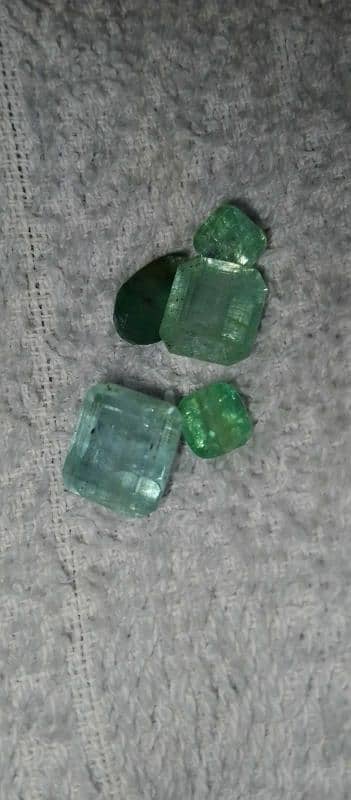 gemstone Emerald natural beautiful colour carat600 4